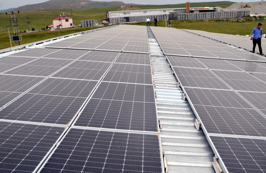 Muş'ta işletmeciler, fabrikaların çatısına kurdukları güneş panelleriyle elektrik üretiyor!