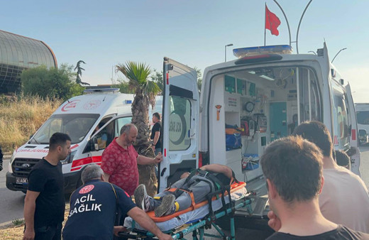 Kocaeli'de işçi servisleri çarpıştı: Kazada 4 kişi yaralandı!