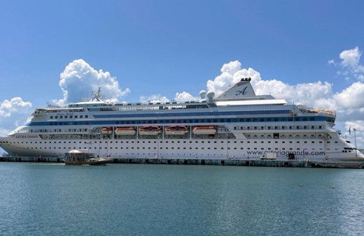 Sinop'a gelen kruvaziyer "Astoria Grande" 741 yolcusuyla geldi