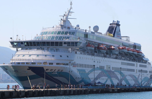 "Crown İris" kruvaziyeri 1650 İsrailli turistle Alanya'ya geldi