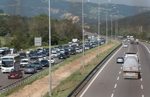 Anadolu Otoyolu'nun Bolu geçişinde yoğunluk yaşanıyor