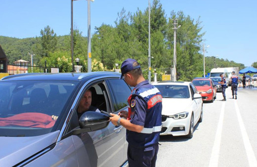 Marmaris’e bir günde 17 bin araç giriş yaptı