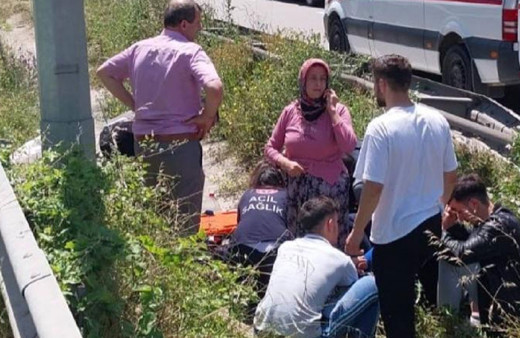 Samsun'da otomobil yayalara çarptı: 2 yaralı