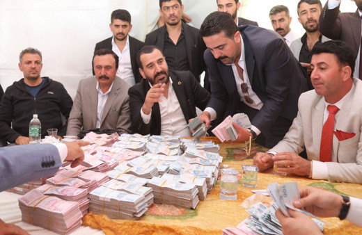 Düğünde takı töreni 5 saat sürdü geline 4 kilo altın damada 6 milyon TL takıldı