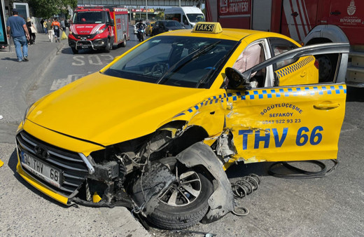 İstanbul'da zincirleme trafik kazasında 2 kişi yaralandı