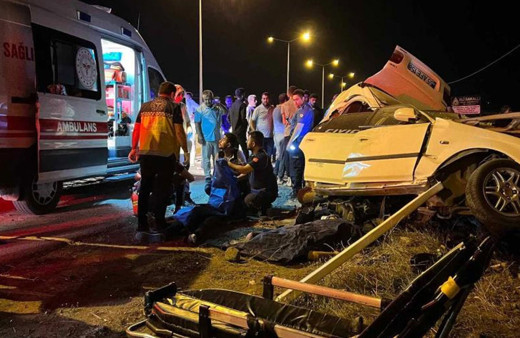 Osmaniye'de otomobil duvara çarptı! Feci şekilde can verdiler