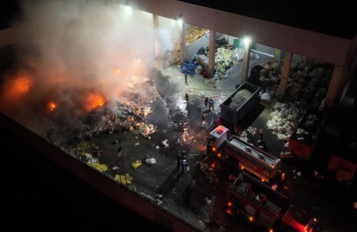 Tekirdağ'da geri dönüşüm tesisi alev alev yandı!