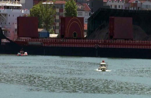 Zonguldak'ta ekipler iki gündür gemi altında mayın arıyor!