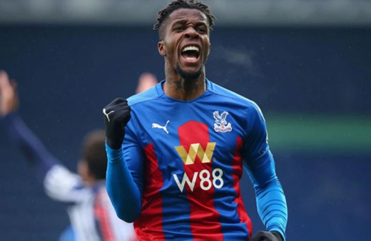 Fenerbahçe Wilfried Zaha'ya yıllık 6 milyon eurodan fazla teklif etti