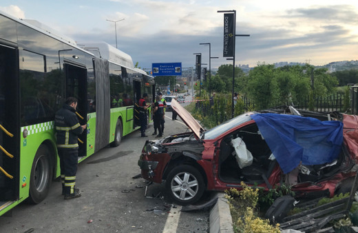 70 metre sürüklenip Belediye otobüsüne çarptı! Annesi, kızı ve kardeşi öldü 3 kişi de yaralı