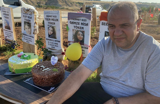 Depremde eşi ve 4 kızını kaybetti! Kızının o çok istediği çikolatalı pastayı mezarına götürdü