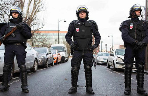Fransa'da "dur" ihtarına uymayan 17 yaşındaki sürücü polisin açtığı ateşle öldü!