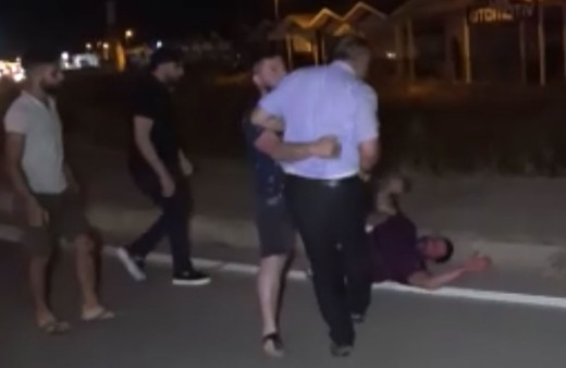 İki araç hurdaya döndü! Alkollü çıkan diş hekimine meydan dayağı attılar