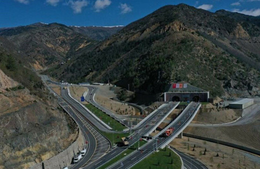 Yeni Zigana Tüneli'nden 1.5 ayda 251 bin araç geçti