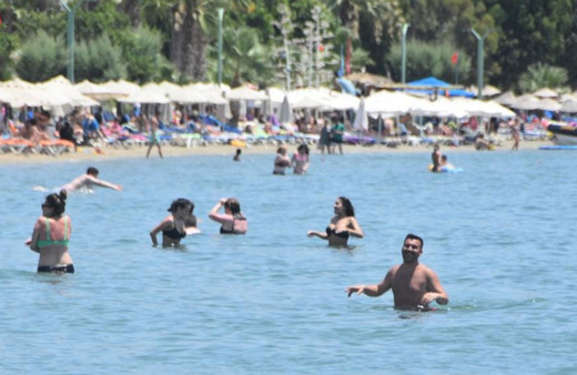 Bodrum'da bayram nüfusu 1 milyona aştı, sahiller doldu taştı!