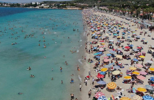 Görüntüler bugün çekildi! Tatilciler bayramın ikinci gününde de Çeşme'ye akın etti