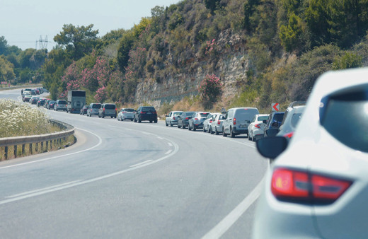 Antalya-Konya kara yolunda trafik yoğunluğu!