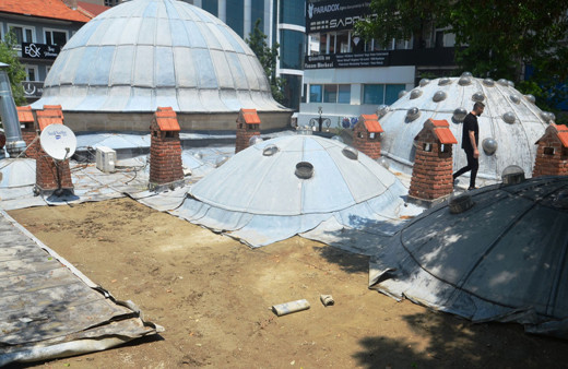 Kütahya'daki tarihi hamamın kubbe kurşunları 3 yıl arayla tekrar çalındı!