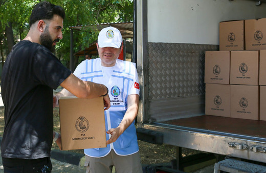 Mehmetçik Vakfı şehit ve gazi ailelerine kurban eti dağıttı