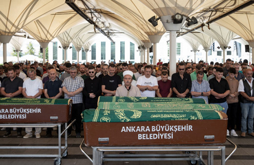 Trafik kazasında ölen genç voleybolcu Miray Karasu son yolculuğuna uğurlandı