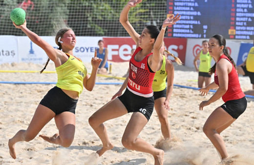 Avrupa 17 Yaş Altı Plaj Hentbolu Şampiyonaları İzmir'de başladı