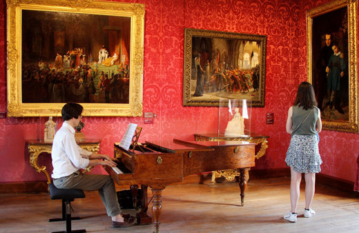 Victor Hugo'nun müze evi 120 yıldır ziyaretçi ağırlıyor hayata gözlerini yumduğu yatak