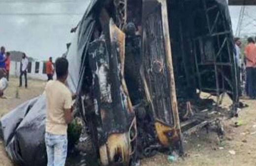 Kaza yapan yolcu otobüsü alev aldı 25 kişi yanarak öldü