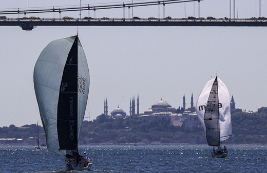 Kabotaj Bayramı'nda İstanbul Boğazı'nda yelkenliler yarıştı
