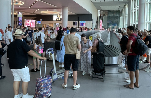 İstanbul'da havalimanı ve otogarda tatil dönüşü yoğunluğu başladı!