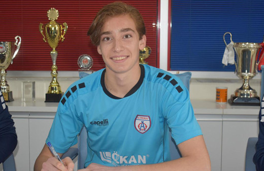 Trabzonspor genç kaleciyi kadrosuna kattı! İşte transferin maliyeti...