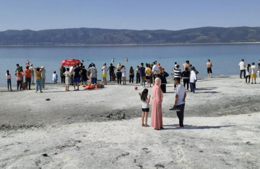 Salda Gölü’nde boğulma vakası: 1 çocuk kurtarıldı, 1 çocuk kayıp