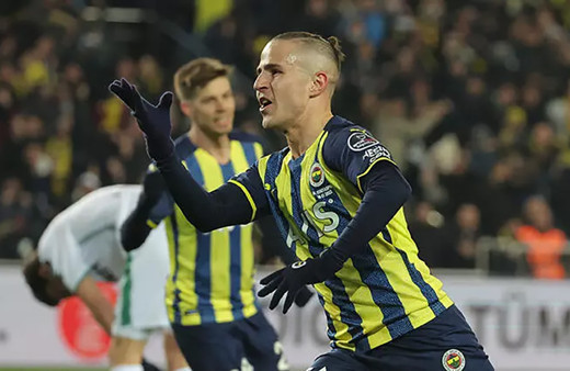 Fenerbahçe 3 yıldızını gönderdi! İsmail Kartal onları takımda istemedi