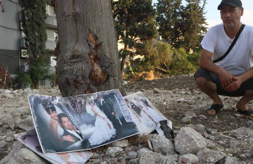 Hatay'da enkazdan geriye kalan fotoğraf duygulandırdı