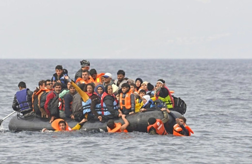 Kanarya Adaları'na giden bot battı: Çok sayıda mülteci hayatını kaybetti!