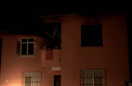 Evlat dehşeti! Babasını tüfekle öldürüp babaannesini dövdü evi ateşe verdi