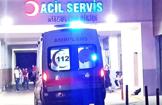 Mardin’de ortalık savaş alanına döndü! Taşlı, sopalı, bıçaklı, satırlı ve silahlı kavgada çok sayıda yaralı var!