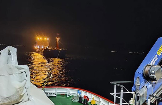 Çanakkale Boğazı'nda panik! Boğazı geçerken arızalanan gemi demirletildi...