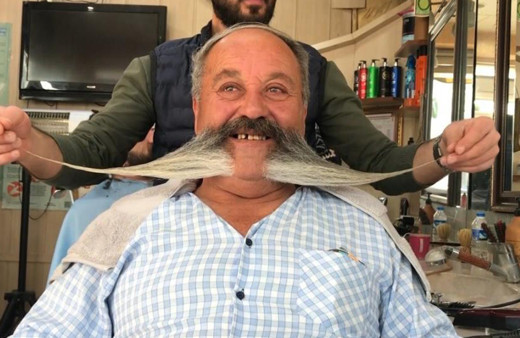 19 yıldır kesmiyor, aylık bakımına 2 bin TL ödüyor! Bayburtlu Pala'nın bıyıklarını gören hayrete düşüyor!