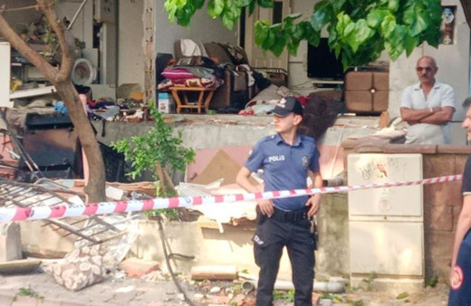 İstanbul Çekmeköy'de binanın giriş katında doğal gaz patlaması