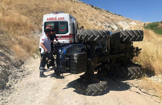 Adıyaman'da devrilen traktörün altında kalan sürücü öldü