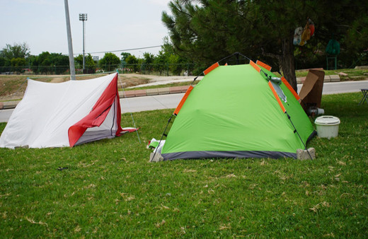 Otellerde yer kalmayınca Kırkpınar sevdalıları parklara çadır kurdu