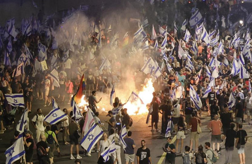 Emniyet Müdürü istifa etti, İsrail sokakları karıştı! Aracıyla protestocuların arasına daldı o anlar kamerada