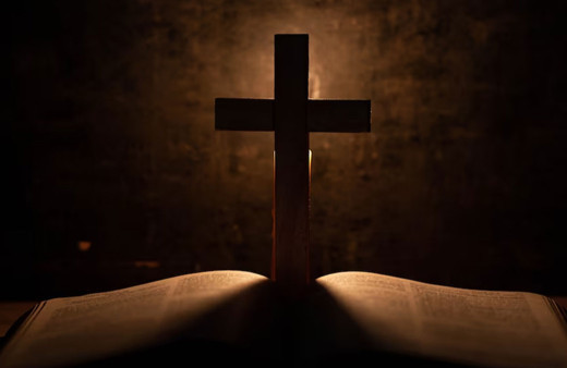 Almanya'da çocuk istismarından hüküm giyen papaz din adamlığından da azledildi!