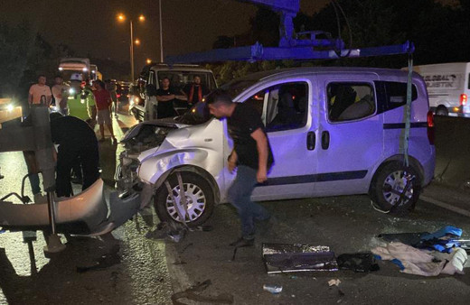 Kocaeli'de korkunç kaza! Araçlar takla attı, trafik durdu: Ortalık savaş alanına döndü!