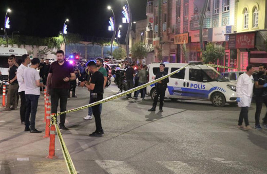 Şanlıurfa'da akraba kavgası! Polis memuru bıçaklandı, iki kişi yaralandı