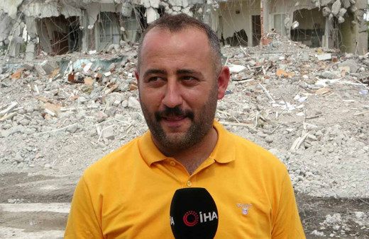 Sosyal medyada gündem oldu: Attığı bir taşla 8 katlı ağır hasarlı binayı yıktı