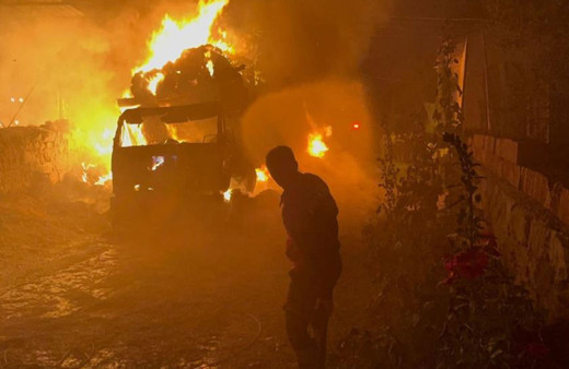 Afyonkarahisar'da saman yüklü kamyon alev alev yandı!