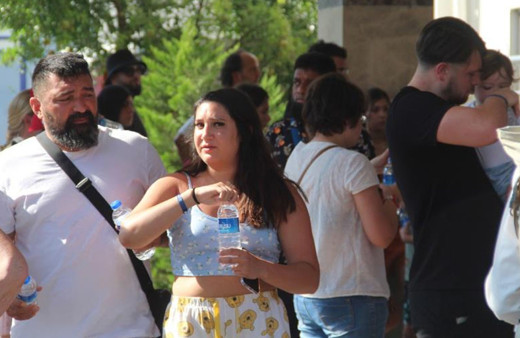 Antalya'da 5 yıldızlı otelde yangın paniği! Kendilerini dışarı attılar, dumandan etkilenenlere sağlık ekipleri müdahale etti