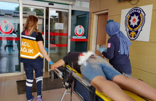 Bursa'da talihsiz kaza! Ahşap parçası kalçasına saplandı!