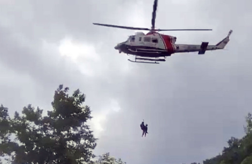 İstanbul Şile'de selde mahsur kalan 2 kişi helikopterle kurtarıldı!